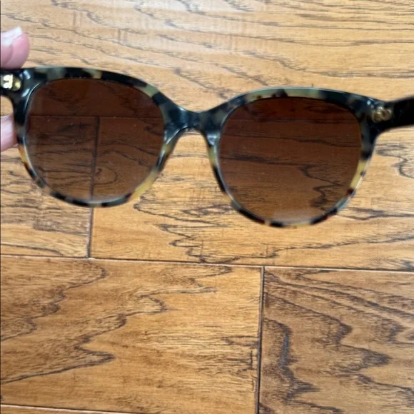 Tory Burch Tortoise Sunglasses and Orange Case - Picture 4 of 7